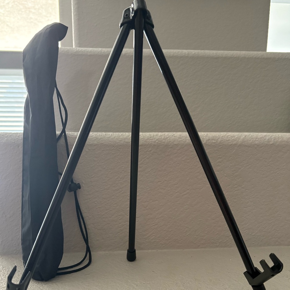 Tripod Display Easel w carrying case
